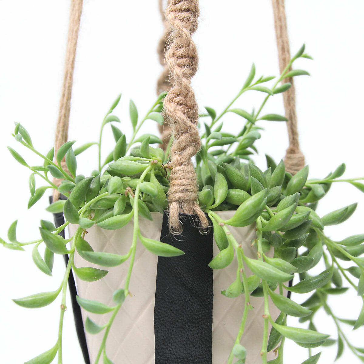Slingervel Macrame Plant Hanger Black leather detail